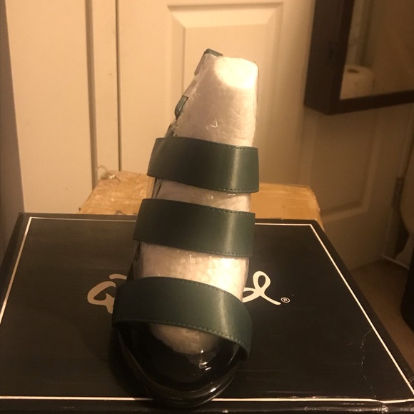 Shoes - Picture 2 of 3